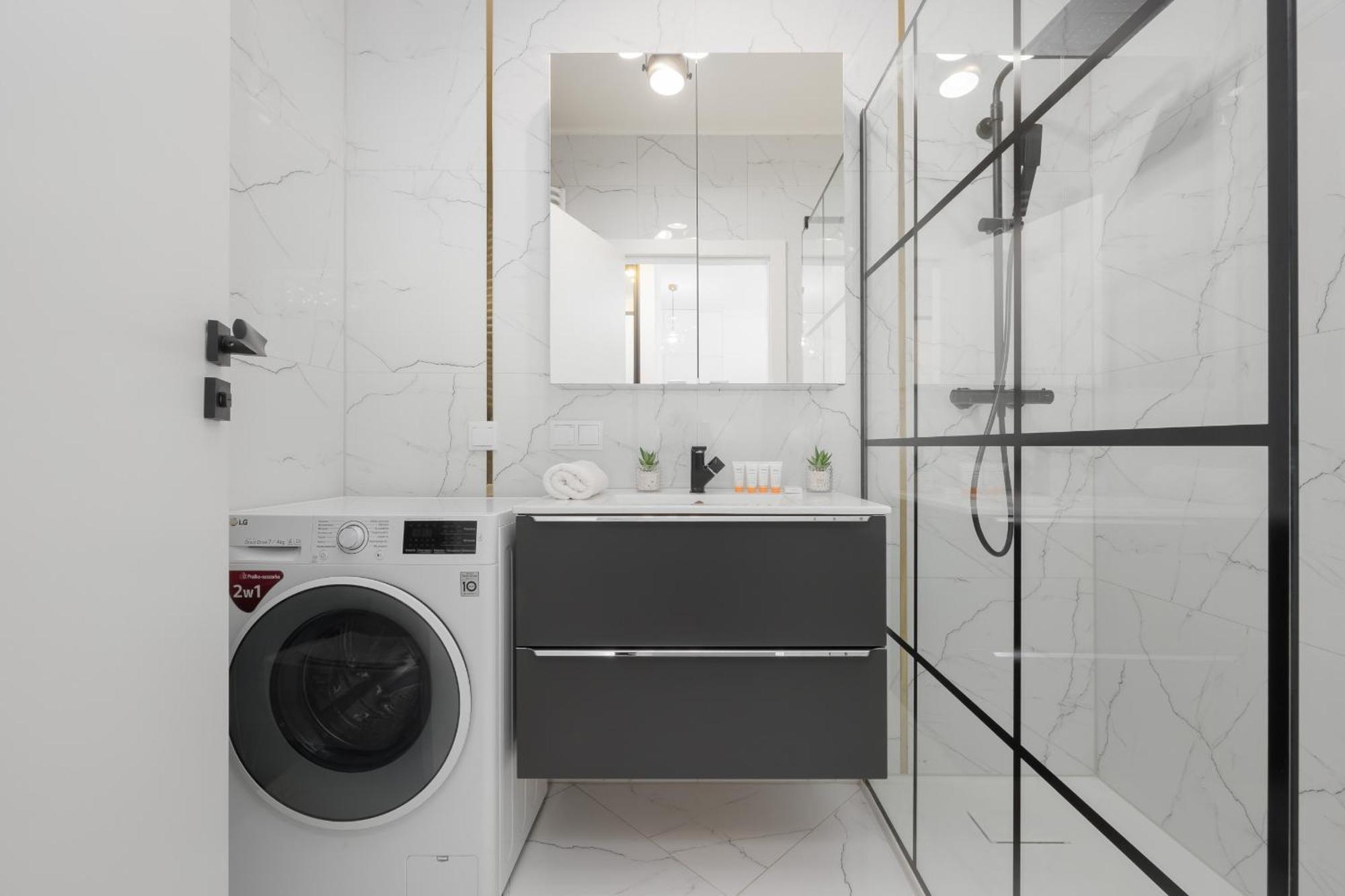 With Balcony & Parking In By Renters Warszawa